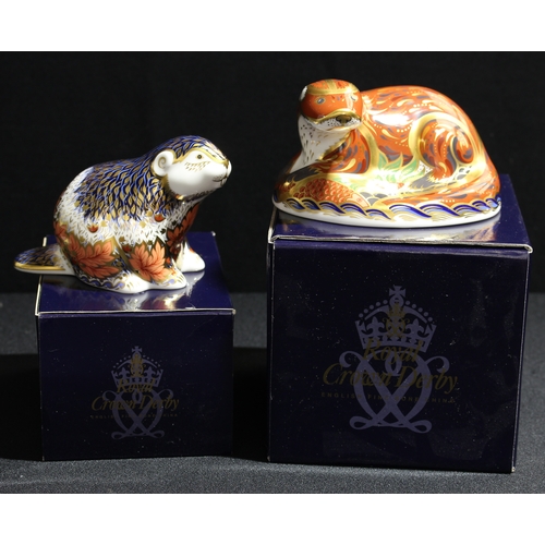 69 - A Royal Crown Derby paperweight, Riverbank Beaver, limited edition, 684/5,000, signed, gold stopper,... 