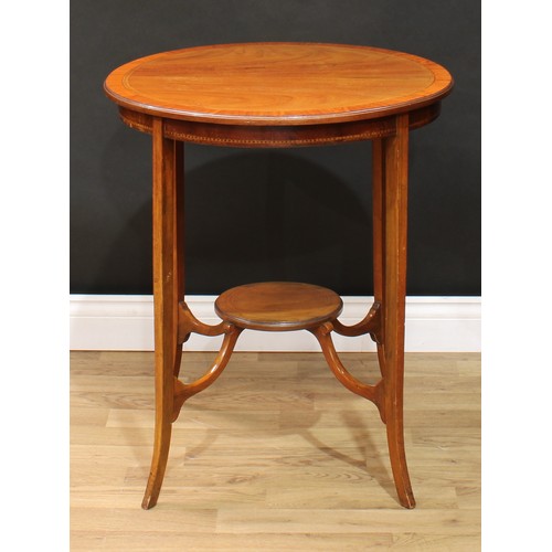 113 - An Edwardian satinwood crossbanded mahogany circular centre table, 71cm high, 61cm diameter