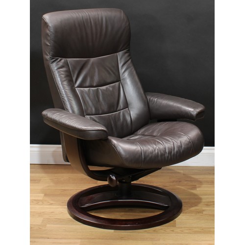 120A - An  Ekornes Stressless type leather armchair, 99cm high, 76.5cm wide, the seat 47cm wide and 44cm de... 