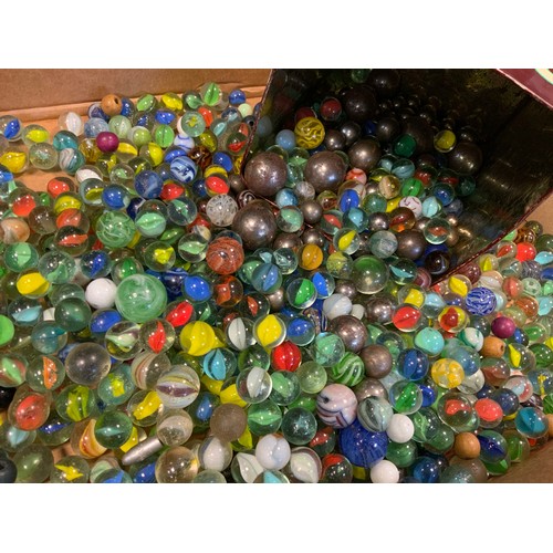 70 - Toys & Juvenalia - a collection of glass marbles, various sizes and examples (quantity)