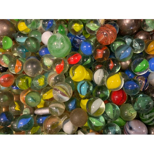 70 - Toys & Juvenalia - a collection of glass marbles, various sizes and examples (quantity)