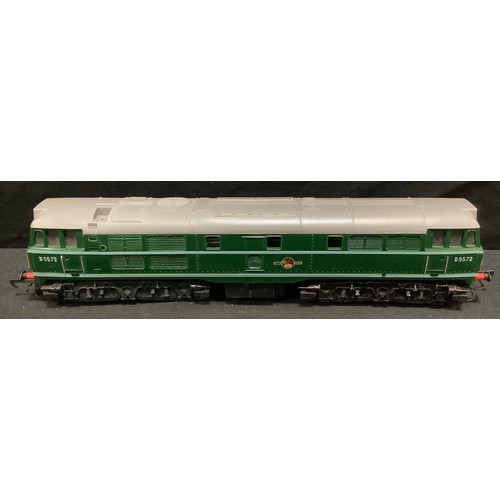 116 - Hornby Trains - 00 gauge, Mallard, Hogwarts Castle, Triang, track, passenger carriages, good rolling... 