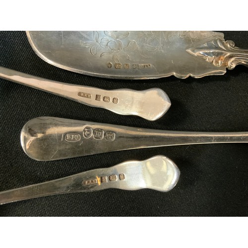 294 - A pair of Elizabeth II silver sauce ladles, Birmingham 1986;  Victorian fish knife, Sheffield 1855 e... 