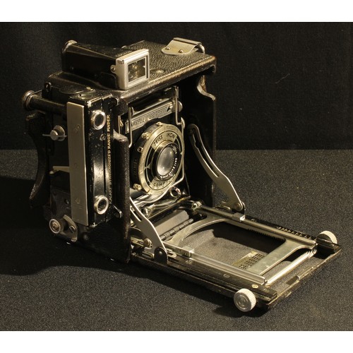 89 - Cameras - a Speed Graphic plate camera with Zeiss Ikon Compur lens, Kalart Synchronized Range Finder... 