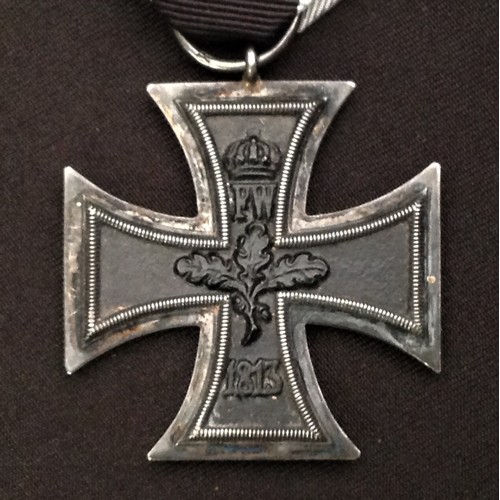 104 - WW1 Imperial German Eisernes Kreuz 2. Klasse. Iron Cross 2nd Class. Makers mark to ring. Complete wi... 