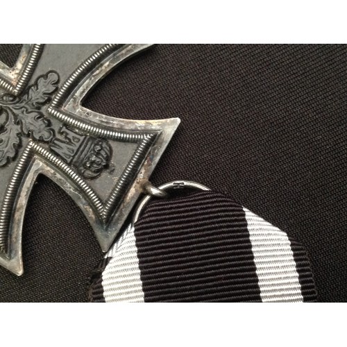 104 - WW1 Imperial German Eisernes Kreuz 2. Klasse. Iron Cross 2nd Class. Makers mark to ring. Complete wi... 