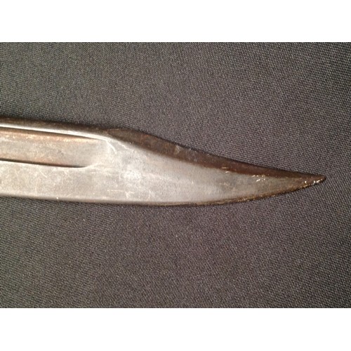 128 - WW2 British Jungle Carbine bayonet with fullered Bowie style blade 202mm in length. Inspection marke... 