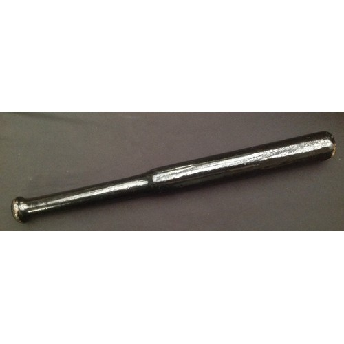 207 - Police Truncheon 333mm in length. The paintwork is modern. Black overall with gilt / red VR over Cro... 