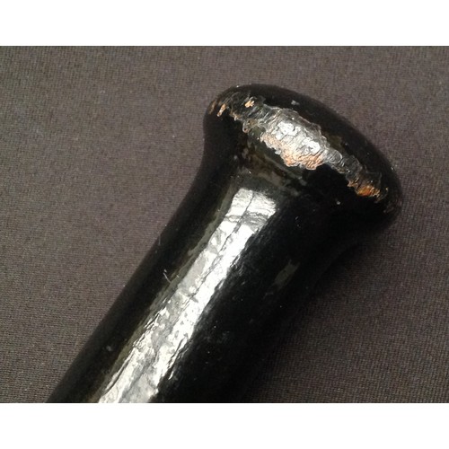 207 - Police Truncheon 333mm in length. The paintwork is modern. Black overall with gilt / red VR over Cro... 