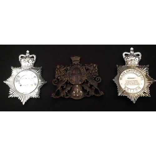 219 - City of London E Division Helmet Plate to PC999. Black and Gilt finish intact. Two lugs to reverse. ... 