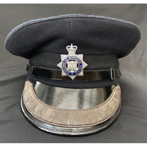 326 - Minehead Borough Police Senior Officers Cap. Queens Crown Enamelled Cap Badge. Maker marked 