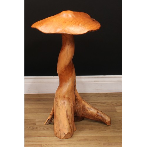 102 - A set of three rootwood garden mushrooms, the largest 100cm high, 60cm wide, 55cm deep, the others, ... 