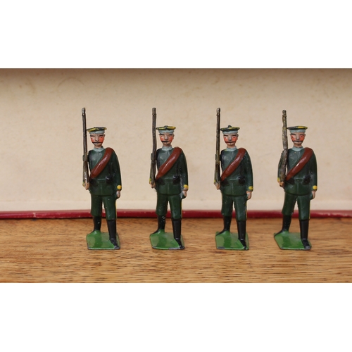 2282 - W Britain (Britains) No.133 Russian Infantry, mixed set comprising officer with drawn sword and seve... 