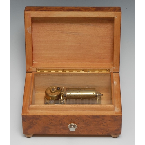 3266 - A Swiss kingwood crossbanded amboyna music box, the 4cm cylinder playing on a one piece comb, the mo... 