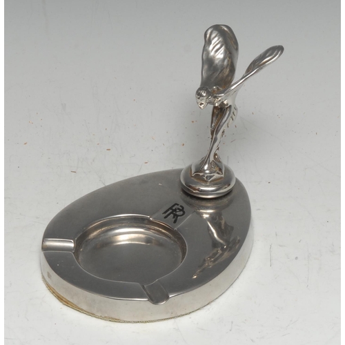 3379 - Automobilia - a Rolls-Royce Spirit of Ecstacy chrome ashtray, 8cm high, 14cm wide