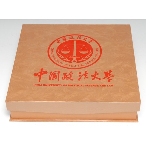 3247 - A presentation plaque, China University of Political Science and Law, 23.5cm diam, boxed