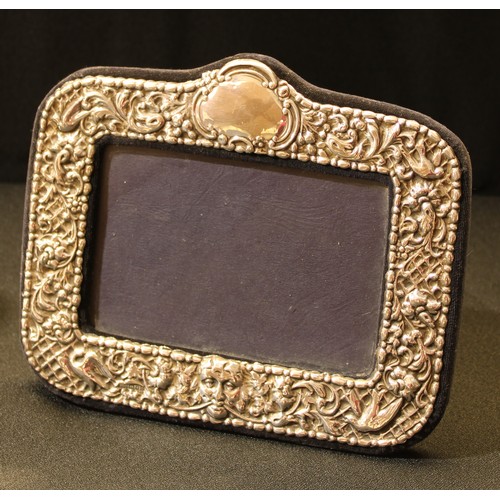 93 - A Victorian style silver photograph frame, 17.5cm wide, London 1990