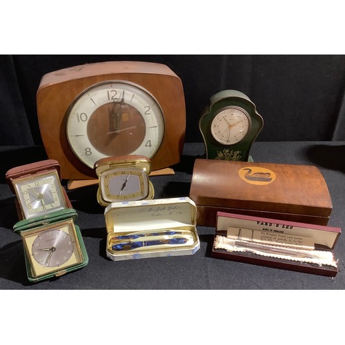 140 - A mid 20th century mantel clock; a Conway Stewart fountain pen and pencil set; a Swiss tin cartouche... 