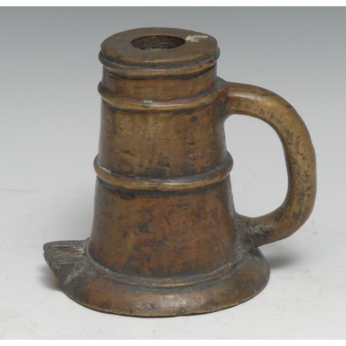 3007 - A 17th/18th century bronze thunder mug signal cannon, loop handle, quarter and centre girdles, sprea... 