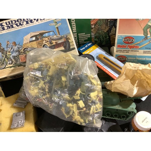 374 - A Fujimi 1/76 scale world armor series n0-11 set, with sidecar, in cellophane, boxed; other lead min... 