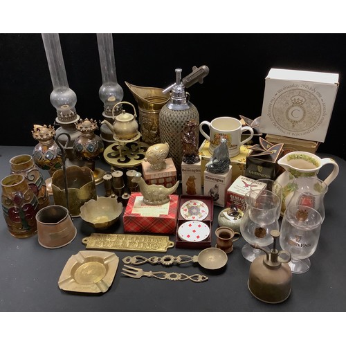 454 - Boxes and Objects- a pair of brass oil lamps; a mesh bound soda syphon; Beneagles Scotch Whisky Loch... 