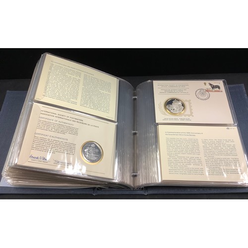 525 - International Society of Postmaster Commemorative medallion and stamp set, Sterling silver (36 medal... 