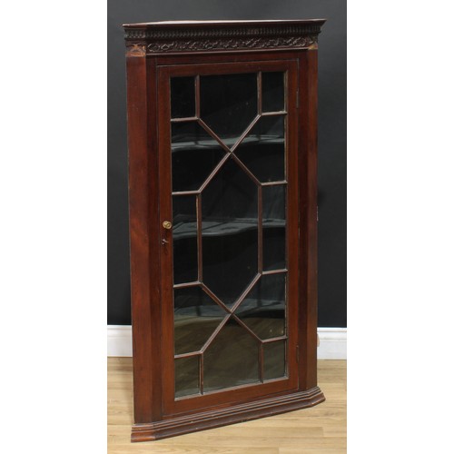 205 - A 19th century mahogany wall hanging splay front corner display cabinet, 130cm high, 73cm wide, 40cm... 