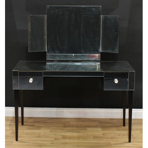 211 - An Art Deco inspired mirrored dressing table, triptych mirror, 136.5cm high, 121cm wide, 51cm deep
(... 