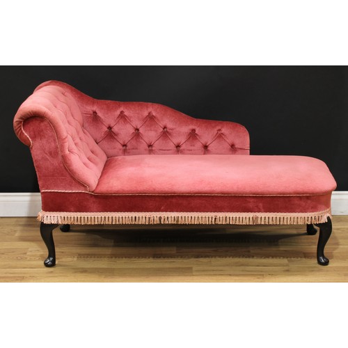 610 - A contemporary button back chaise longue, cabriole legs, 72cm high, 136cm long, 57cm deep