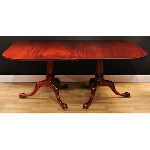 615 - A George III style mahogany twin pillar dining table, rounded rectangular top, canon-barrel columns,... 