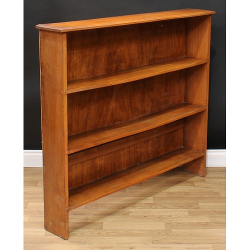 624 - An oak wall-hanging bookcase or wall shelf, 63.5cm high, 76.5cm wide, 16.5cm deep; an open bookcase,... 