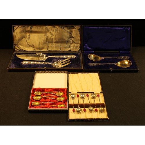 647 - A set of six silver coffee bean spoons, Birmingham 1933;  a pair of Edwardian plated berry spoons, g... 