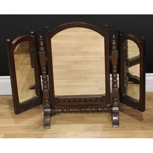 1959 - Frank Pratt of Derby - a 17th century style oak triptych dressing mirror, 55.5cm high