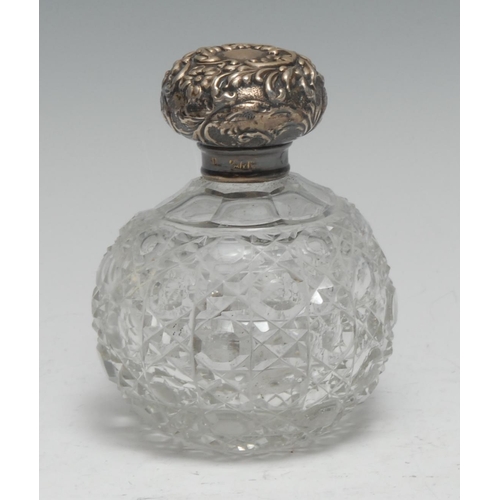 159 - A late Victorian silver mounted hobnail-cut glass scent bottle, the screw-fitting cover embossed wit... 