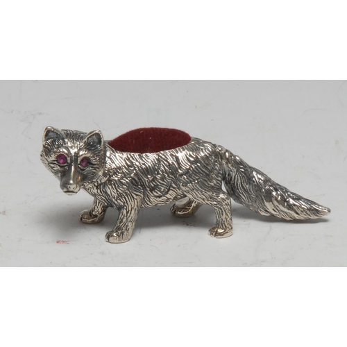 219 - A silver novelty pin cushion, as a fox, 6cm long, marked sterling