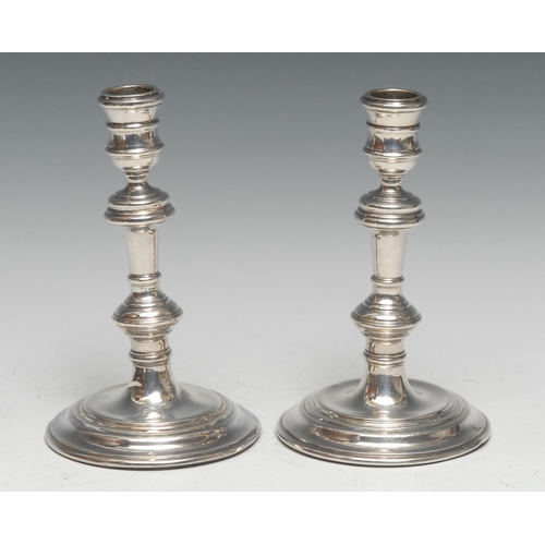 176 - A pair of George I style silver candlesticks, knopped pillars, circular bases, 17cm high, marks rubb... 