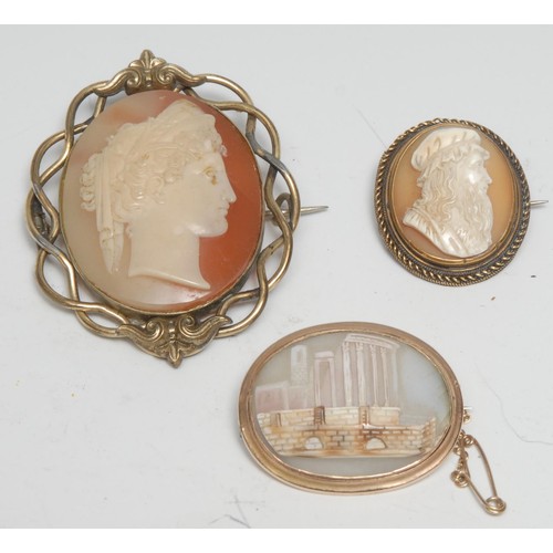 350 - A 19th century gold coloured metal mounted shell cameo brooch, carved in the Grand Tour taste with R... 