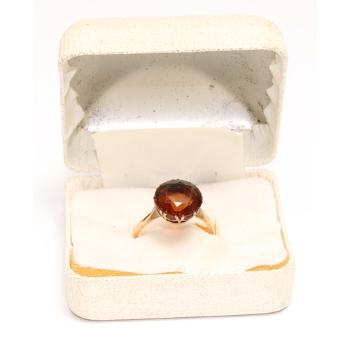 657 - A 9ct gold smokey quartz ring, 3g