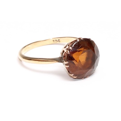 657 - A 9ct gold smokey quartz ring, 3g