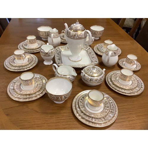 258 - A Wedgwood Gold Florentine pattern table service inc coffee pot, seven coffee cans, milk and cream j... 