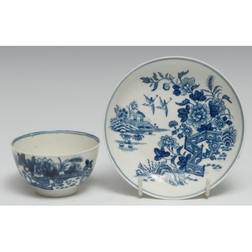 297 - A Worcester Fence pattern tea bowl and saucer, printed in underglaze blue, the saucer 12cm diam, cre... 