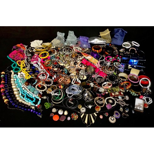 381 - Costume Jewellery - assorted plastic and base metal beads, bangles, bracelets, necklaces, clip earri... 