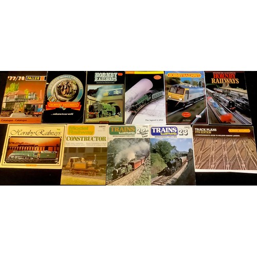 441 - Hornby OO Gauge track pieces and trackside accessories; Airfix HO/OO station accessories model kits ... 