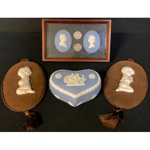 503 - A Wedgwood box; a pair of plaques, The Queen and Prince Philip; a pair of Capodimonte plaques (4)