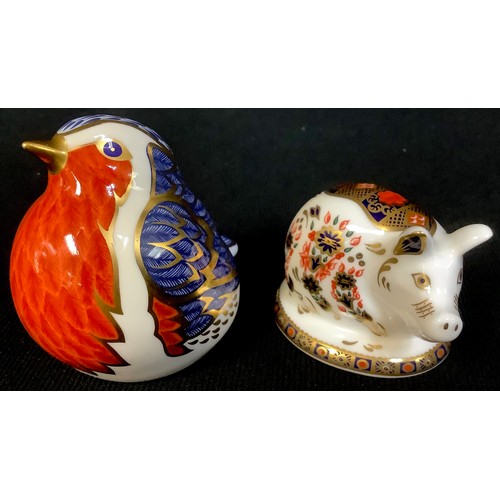 517 - A Royal Crown Derby paperweight, Robin, gold stopper; another, Pig, gold stopper (2)