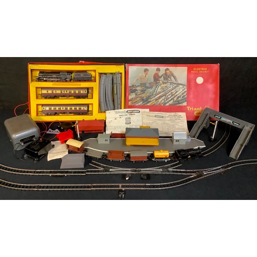 533 - Model Railway - a Tri-Ang Princess Victoria electric train set; another engine and rolling stock; tr... 