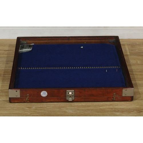 512 - A table top jewellery display or bijouterie case, 7cm high, 60.5cm wide, 63.5cm deep