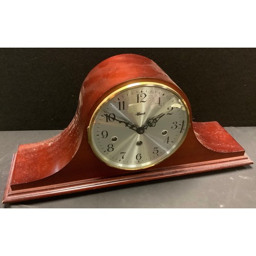 612 - A Franz Hermle Westminster chime mantel clock, made in West Germany, 1050-020, with key, 50cm wide; ... 