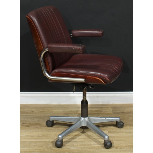 103 - A retro mid-20th century design bent ply, tubular and cast metal swivel office chair, by Gordon Russ... 