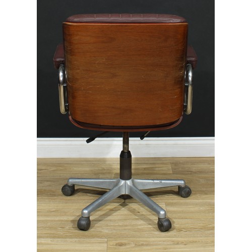 103 - A retro mid-20th century design bent ply, tubular and cast metal swivel office chair, by Gordon Russ... 